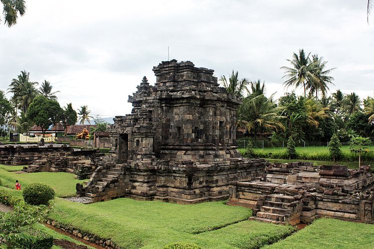 Candi Ngawen (wikipedia)