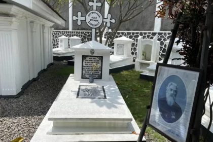 Makam Johannes van der Steur (radarmagelang.jawapos.com)