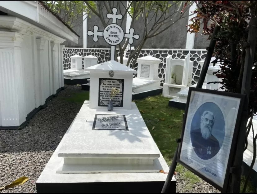 Makam Johannes van der Steur (radarmagelang.jawapos.com)