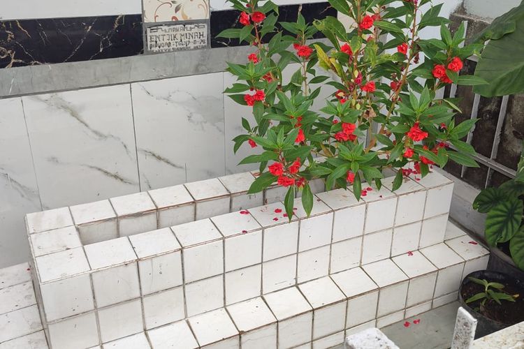 Makam Entjik Minah (kompas.com)